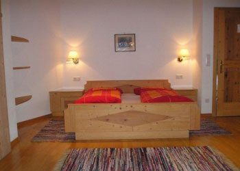 ferienwohnungen vinschgau schlafzimmer